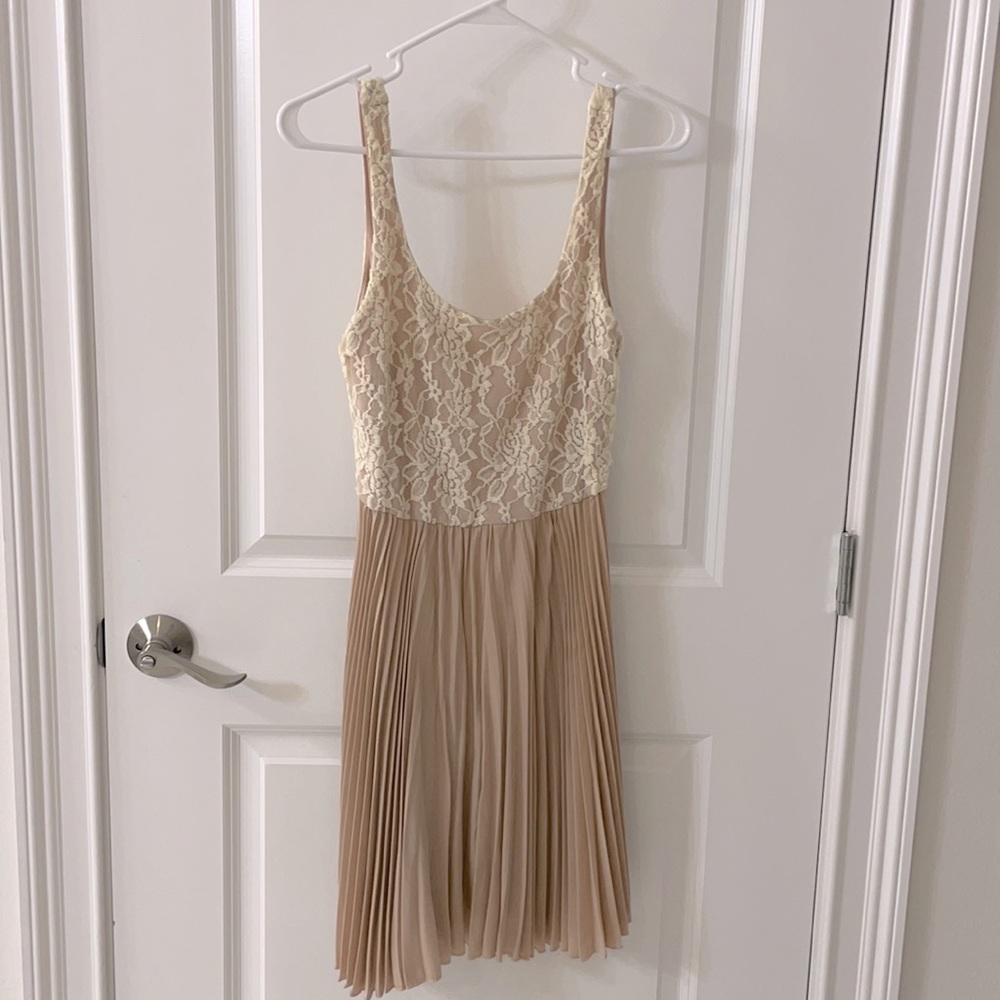 Brand Issi, size small